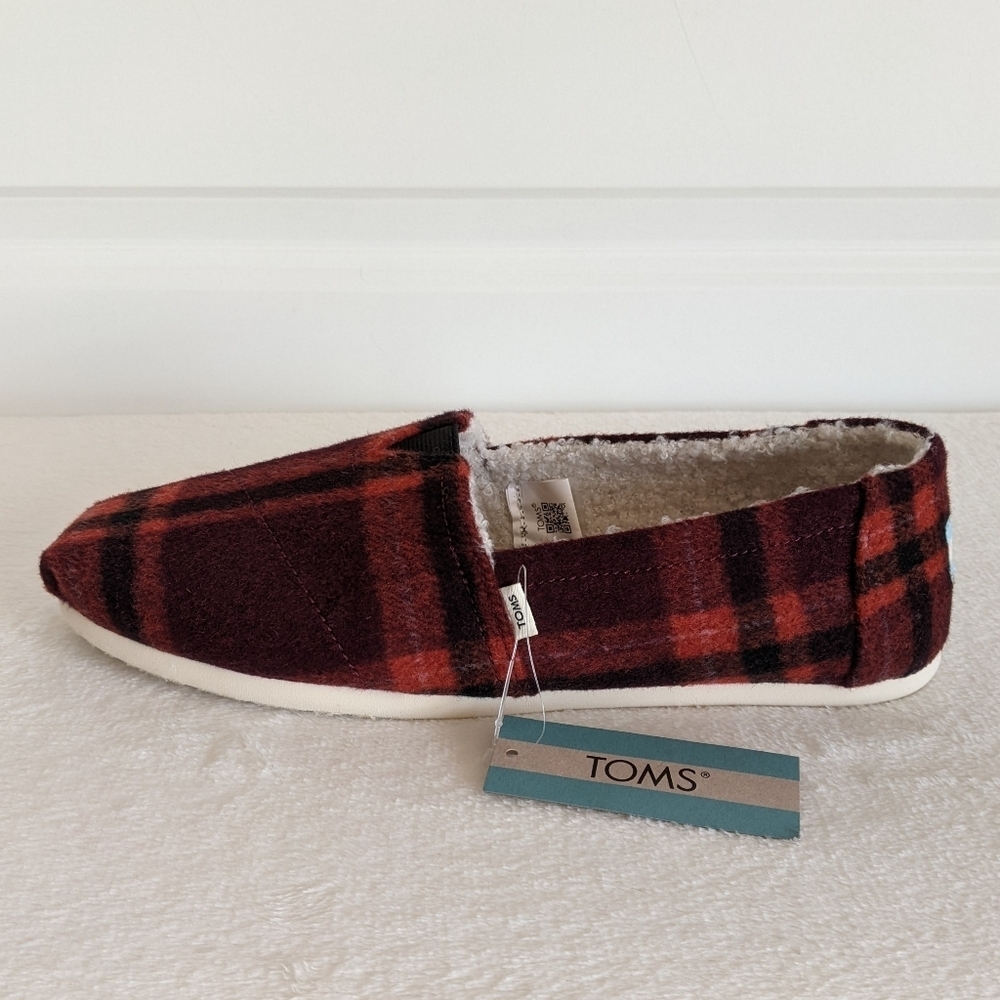 TOMS Slip On Flats Belmont Wool Blend Red Plaid Upper Faux Shearling Lined 9 NWT - Picture 2 of 13